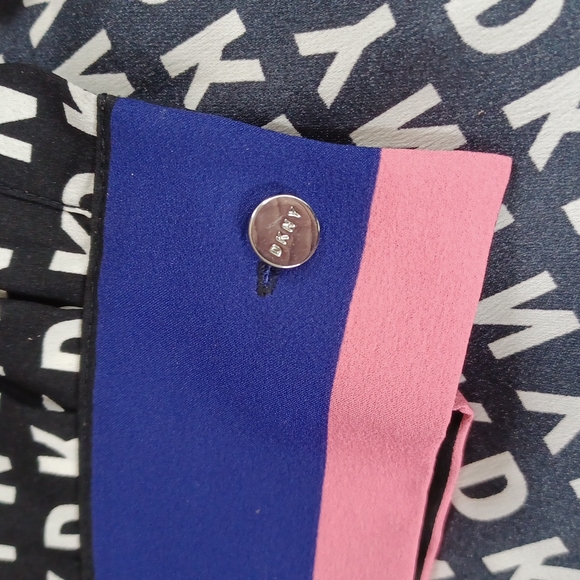 DKNY shirt Size XS button down DKNY silver buttons on cuff - Picture 6 of 6